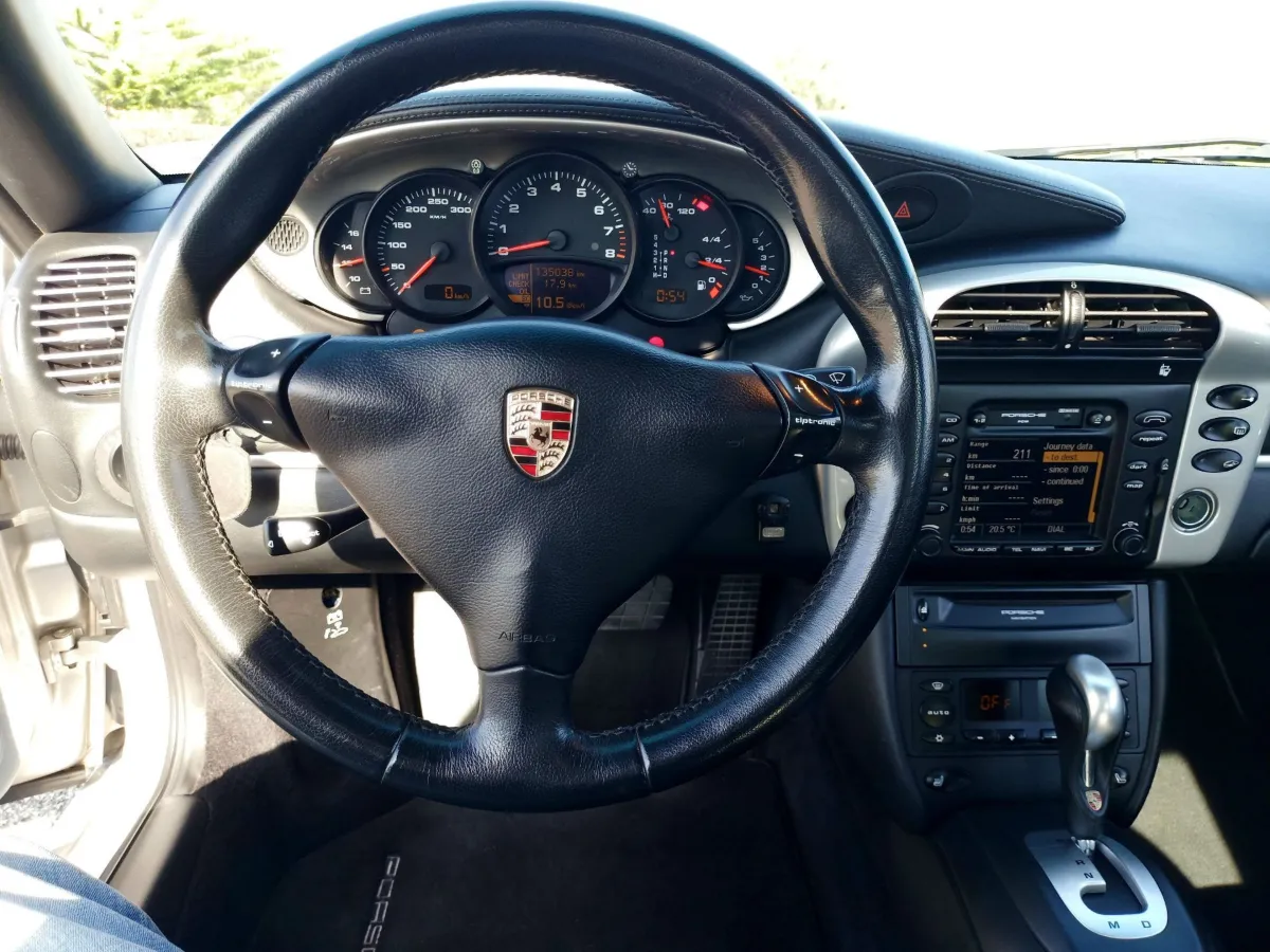 Porsche 911 996 Carrera 4S 26