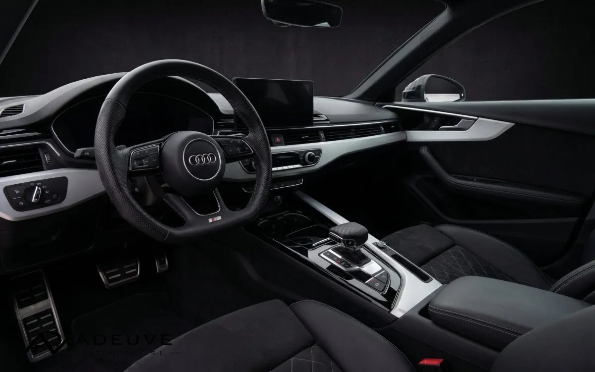 Audi A4 Avant Blackline 16
